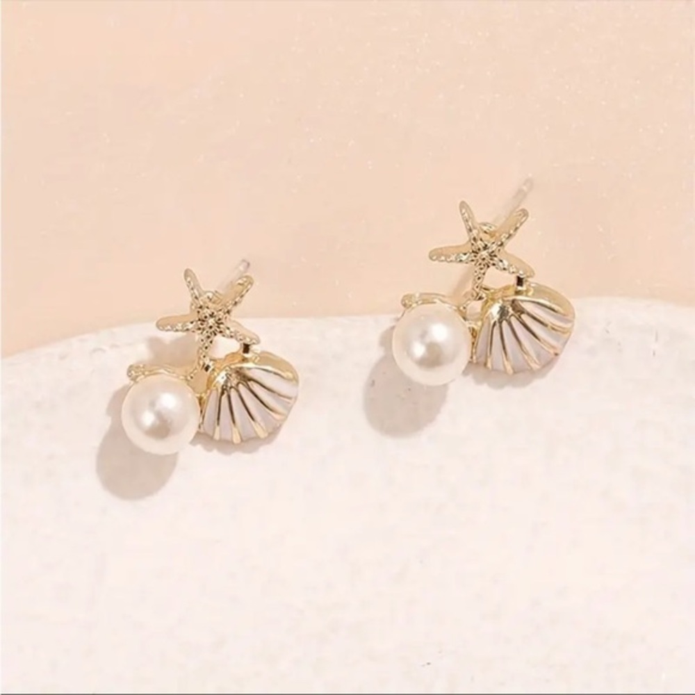 Starfish Shell Pearl Stud Earrings Gold Tone Coastal Style NWT